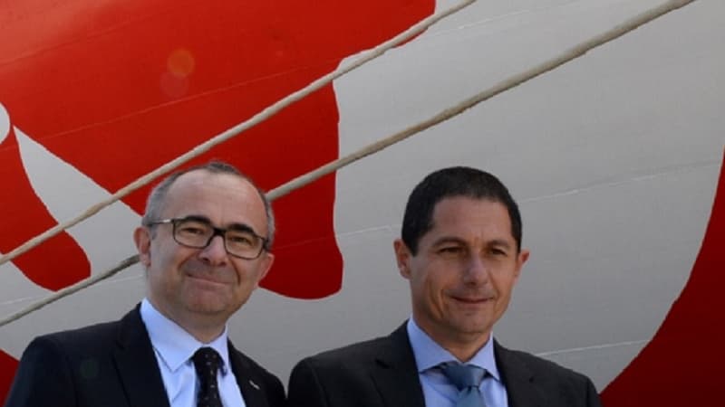 Pierre-Antoine Villanova (à gauche), le directeur général de Corsica Linea, et Pascal Trojani, son président, posent devant le bateau Jean Nicoli le 3 mai.