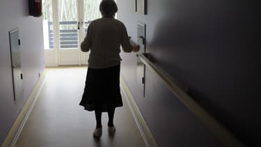 Une patiente atteinte d'Alzheimer dans l'est de la France en mars 2011.