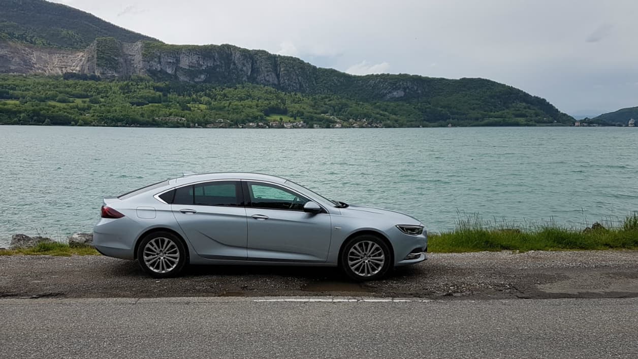 Avec sa position de conduite très basse, cette Insignia représente un peu l'anti-SUV du moment Avec sa position de conduite très basse, cette Insignia représente un peu l'anti-SUV du moment