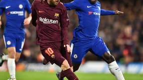 Messi à la lutte avec Kanté