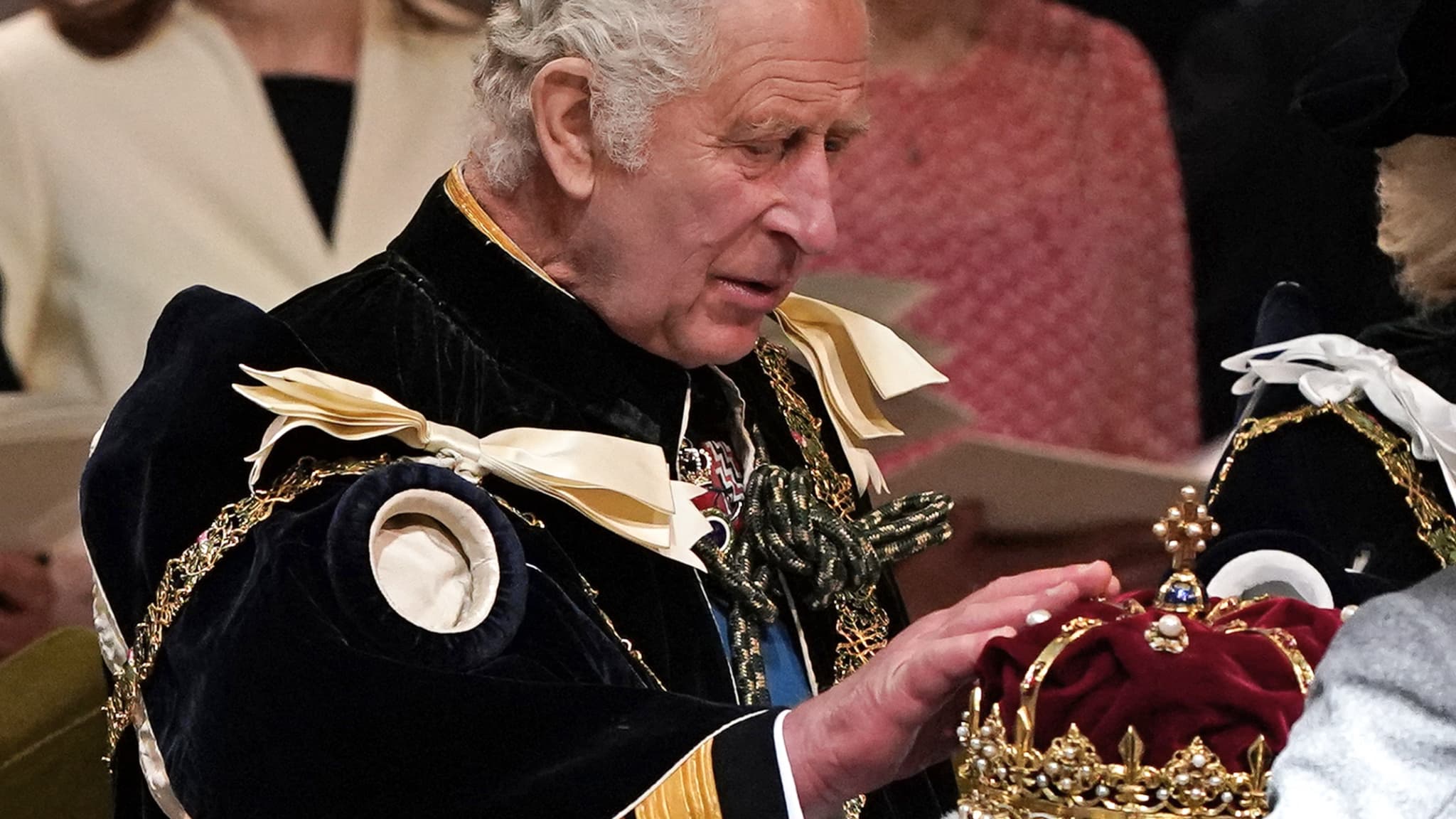 La couronne d'Ecosse présentée au roi Charles le 5 juillet 2023 à Edimbourg. La couronne d'Ecosse présentée au roi Charles le 5 juillet 2023 à Edimbourg.
