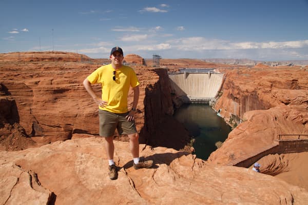 A young man poses for a photo in front of the Glen Canyon Dam in the United States in 2011, one of the most dangerous tourist destinations for selfies (illustrated).