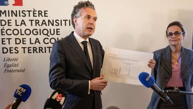 Christophe Béchu présentant la "Météo des forêts" le 25 avril 2023