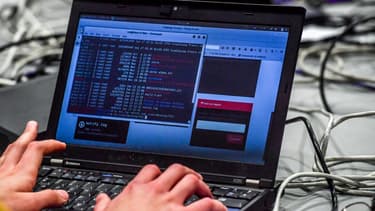 Les auteurs de cette cyberattaque appartiendraient au groupe APT 28 , considéré comme proche du pouvoir russe par la plupart des grandes entreprises de sécurité informatique.