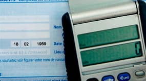 Les patrons français dénoncent la surenchère fiscale "effrayante" à laquelle se livrent selon eux Nicolas Sarkozy et François Hollande dans la campagne présidentielle et demandent qu'on cesse de les traiter en boucs émissaires pour régler les vrais problè