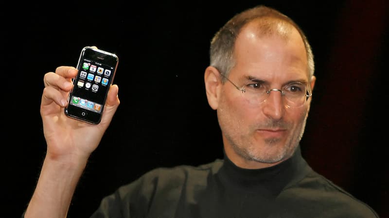 Le 9 janvier 2007, Steve Jobs brandissait l'iPhone. Beaucoup, parmi lesquels Nokia et Microsoft, doutaient de son succès.