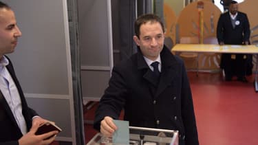 Benoît Hamon, votant pour le second tour de la primaire à gauche à Trappes