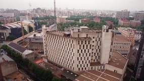 La DGSE, dont le siège se trouve à la caserne des Tourelles à Paris, est la principale bénéficiaire des fonds spéciaux du gouvernement