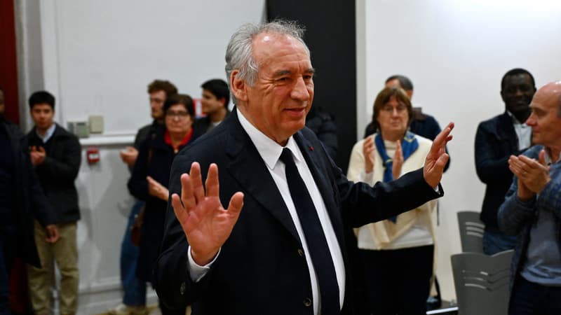 "Il aurait tort de s'en priver": pourquoi François Bayrou manoeuvre en vue de la présidentielle