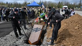 Les obsèques de Margarita Polovinko, jeune artiste et secouriste de guerre ukrainienne, le 11 avril 2025 à Kryvyï Rig.