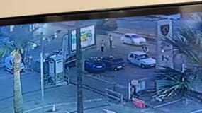 Des gendarmes procèdent à un contrôle routier sur l'A8 le lundi 26 août 2024. Cette image de vidéosurveillance montre Eric Comyn et l'un de ses collègues juste avant un refus d'obtempérer 