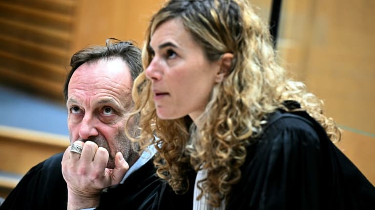 Les avocats de Cédric Jubillar, Alexandre Martin (g) et Emmanuelle Franck, au procès de leur client pour le meurtre de son épouse, le 6 octobre 2025 à la cour d'assises du Tarn, à Albi