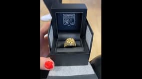 La bague reçue par Amandine Henry