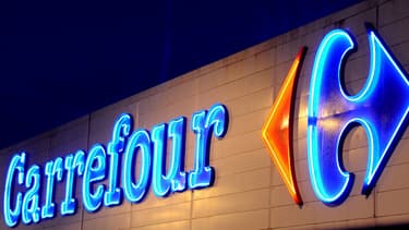 Inventeur de l'hypermarché, ancien numéro 2 mondial du secteur, Carrefour est un symbole du patriotisme français.