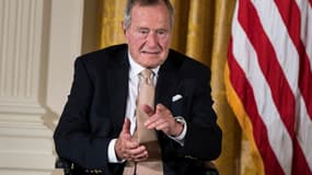 George H. W. Bush a confié avoir voté pour Hillary Clinton à la présidentielle. 