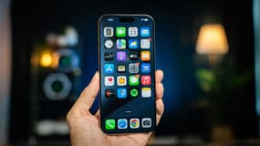 iPhone 16.