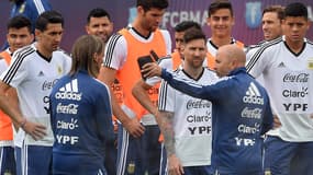 Sampaoli avec Di Maria et Messi avec l'Argentine