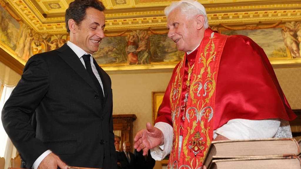 Nicolas Sarkozy et Benoît XVI le 8 octobre 2010 au Vatican 