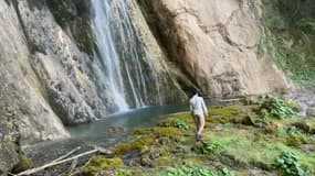 Le débit de la cascade de Végay diminue de jour en jour.