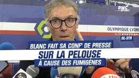 OL 1-2 Strasbourg : Blanc fait sa conférence de presse sur la pelouse à cause des fumigènes