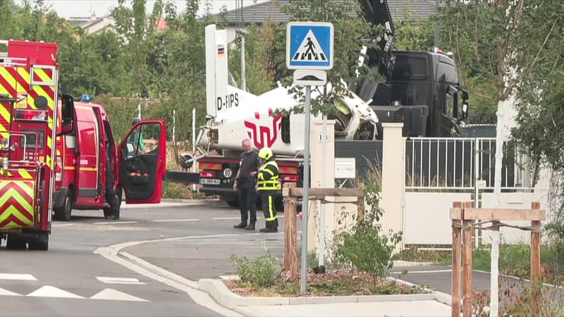 Crash en Meurthe-et-Moselle: les images de l'évacuation de la carcasse de l'avion