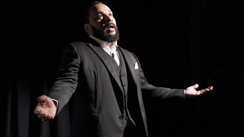 Dieudonné, lors d'un spectacle en janvier 2012.