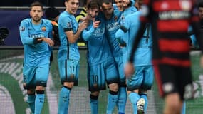 Lionel Messi et ses coéquipiers après son but contre Leverkusen