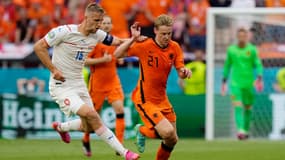 Soucek et De Jong au duel lors de Pays-Bas - République tchèque