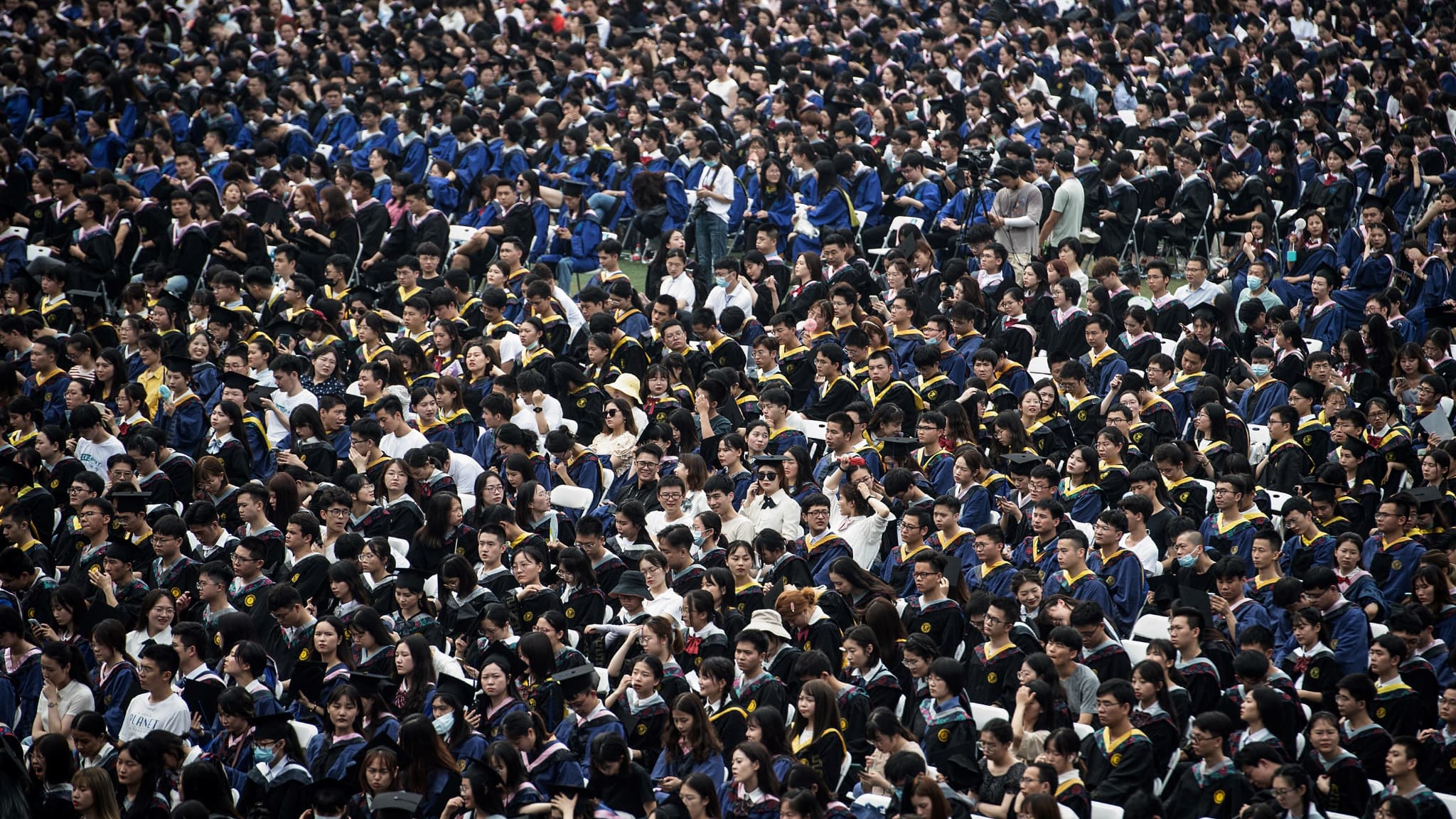 La remise de diplômes géante à Wuhan. La remise de diplômes géante à Wuhan.