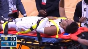 Devin Cannady évacué sur civière