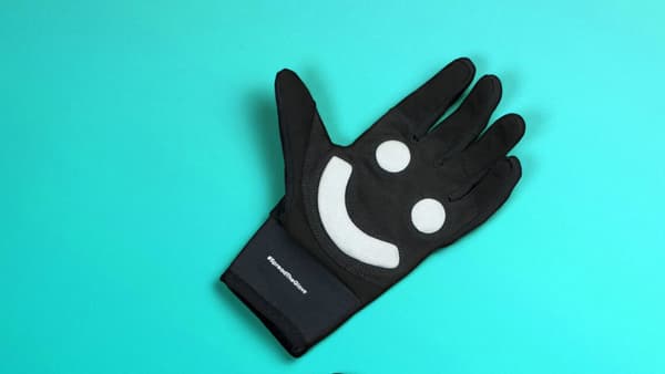 A leur commercialisation, ces gants devraient avoisiner les 35 euros.