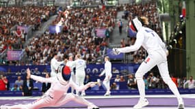 Auriane Mallo-Breton pendant le quart de finale de l'équipe de France féminine d'épée face à la Corée du Sud aux Jeux olympiques de Paris 2024