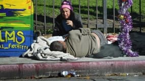 Un couple de sans-abri dans une rue de Los Angeles, en Californie, le 25 décembre 2018 (photo d'illustration).