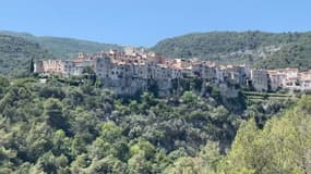 Vue du village de Tourrettes-sur-Loup, dans les Alpes-Maritimes.