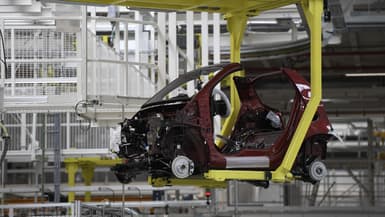 Photo d'une partie de la chaîne de montage de l'usine automobile Smart à Hambach, dans l'est de la France, le 30 juillet 2020.