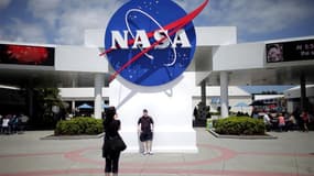 La Nasa va verser plus d'un milliard de dollars au cours des 21 prochains mois à trois firmes pour le développement de vaisseaux capables de transporter des astronautes vers la Station spatiale internationale (ISS). /Photo d'archives/REUTERS/Carlos Barria