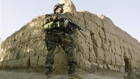 Soldat français dans la province de Wardak. Deux cents militaires français quitteront l'Afghanistan ce mercredi, conformément au calendrier annoncé le mois dernier. /Photo d'archives/REUTERS/Shamil Zhumatov
