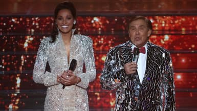 Jean-Pierre Foucault et Cindy Fabre animent la cérémonie Miss France 2025 le 14 décembre 2024 au Futuroscope de Poitiers. 