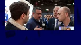 Le ministre de l'Agriculture Didier Guillaume face au journaliste de C à Vous ce mercredi au salon de l'Agriculture.