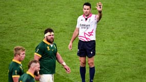 L'arbitre néo-zélandais Ben O'Keefe lors du quart de finale de la Coupe du monde entre la France et l'Afrique du Sud (28-29), le 15 octobre 2023