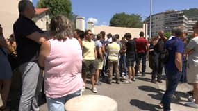 Une cinquantaine de policiers, issus des services d'investigation, se sont rassemblés ce mercredi 26 juillet 2023 devant la caserne Auvare à Nice