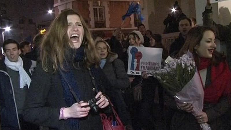 A l'appel du Printemps français, une soixantaine de militants anti-mariage homo est venue réveiller la sénatrice Chantal Jouanno.