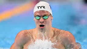 Léon Marchand lors des séries du 200m 4 nages aux Mondiaux de natation, le 30 juillet 2025 à Singapour