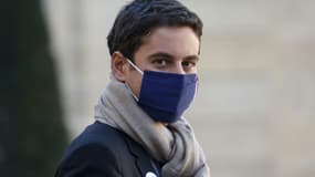 Le porte-parole du gouvernement Gabriel Attal à la sortie du Conseil des ministres, le 18 novembre 2020 à Paris (Photo d'illustration)