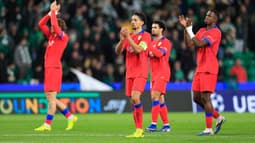 Marquinhos et les joueurs du PSG saluent leurs supporters après la défaite sur le terrain du Sporting Lisbonne (2-1, Ligue des champions), le 20 janvier 2026
