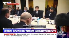 Ukraine: en Conseil de défense, Emmanuel Macron évoque "une situation de guerre totale"