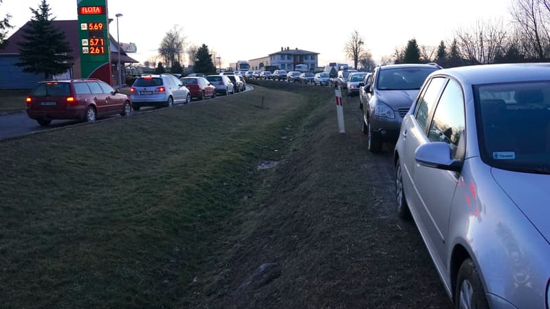 Des bouchons à la frontière entre l'Ukraine et la Pologne le 24 février 2022