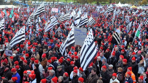 Les organisateurs annoncent plus de 30.000 Bonnets rouges à Carhaix le 30 novembre 2013.
