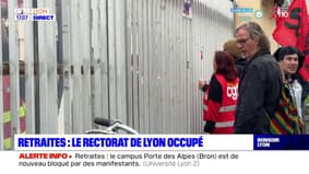 Réforme des retraites: les enseignants manifestent devant le rectorat de Lyon