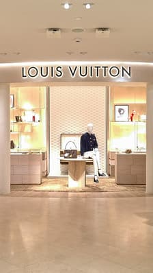 Le luxe veut faire revenir les clients en boutique
